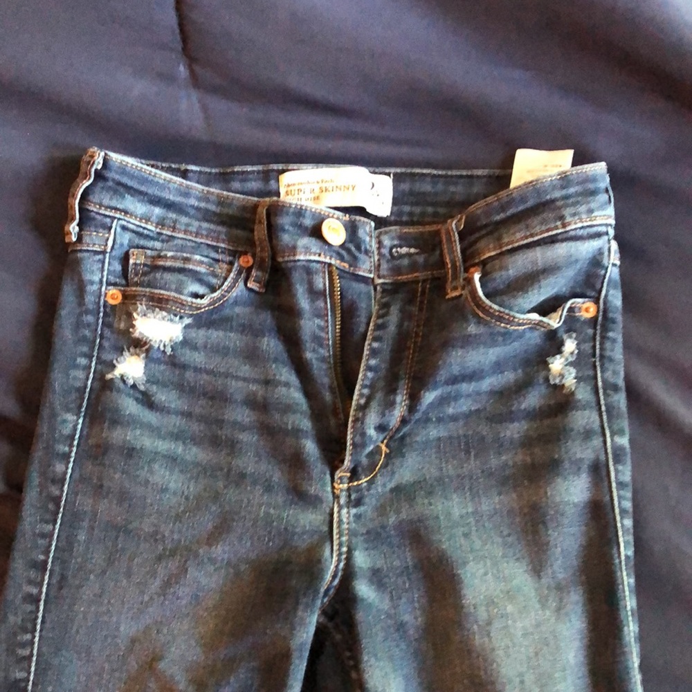 Abercrombie & Fitch Super Skinny High Rise Jeans. Size: 2s - Picture 4 of 12